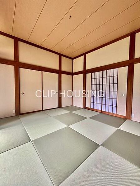 共有部分畳は今風の琉球畳風へと変更されました！和モダンな落ち着きのある空間となっています。