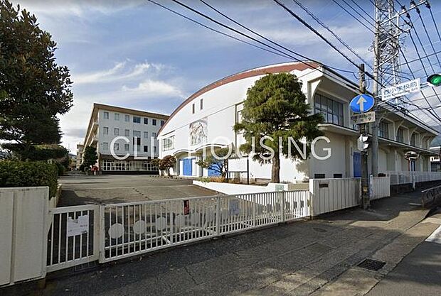 秦野市立西小学校 徒歩7分。 540m