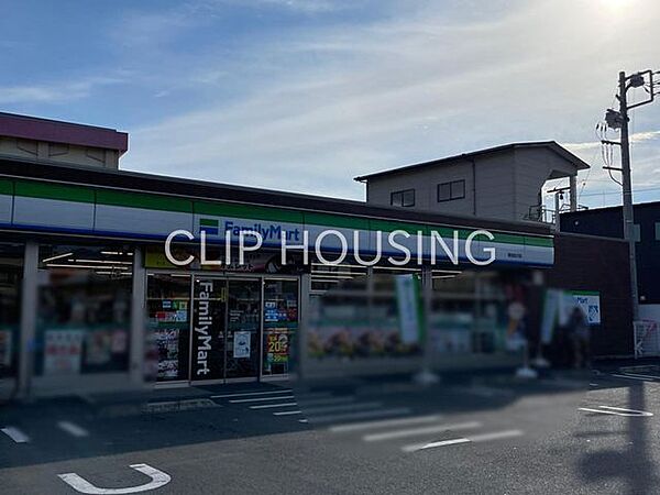 ファミリーマート開成延沢店 徒歩8分。 580m
