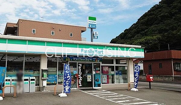 ファミリーマート平塚山下店 徒歩5分。 400m