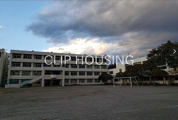 二宮町立二宮西中学校 徒歩10分。 740m