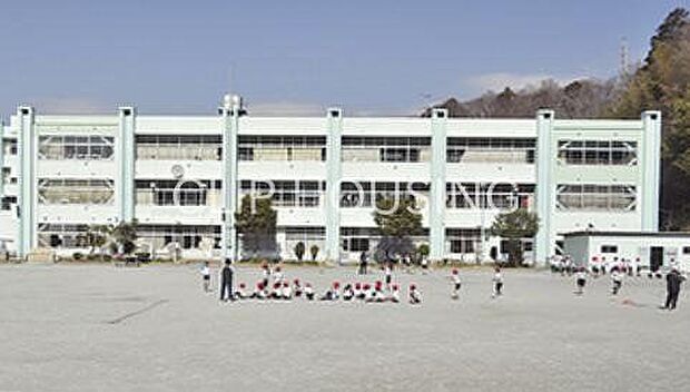 二宮町立山西小学校 徒歩20分。 1560m
