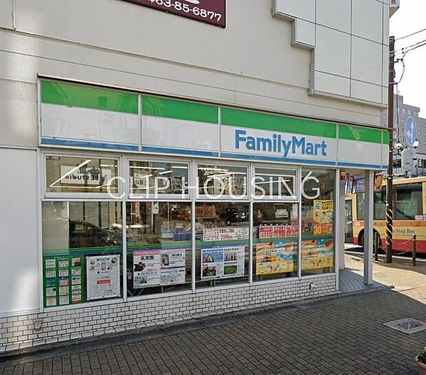 ファミリーマート秦野本町店 徒歩2分。 120m