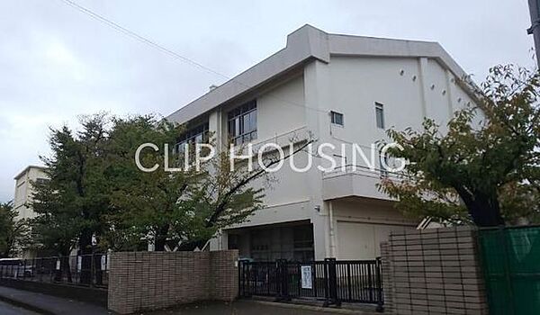 茅ヶ崎市立小和田小学校 徒歩12分。 890m
