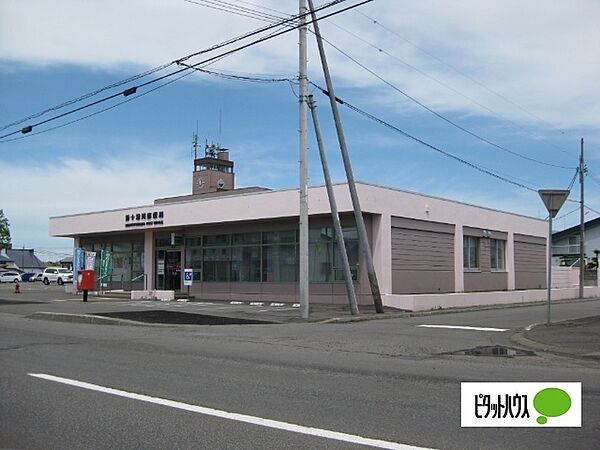 郵便局「新十津川郵便局まで829m」