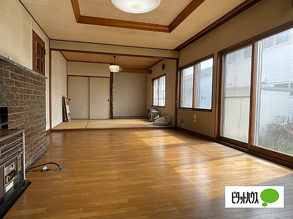 detached 北海道滝川市一の坂町西３丁目
地図を見る