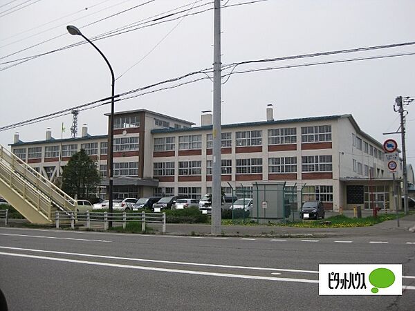 detached 北海道滝川市一の坂町西３丁目
地図を見る