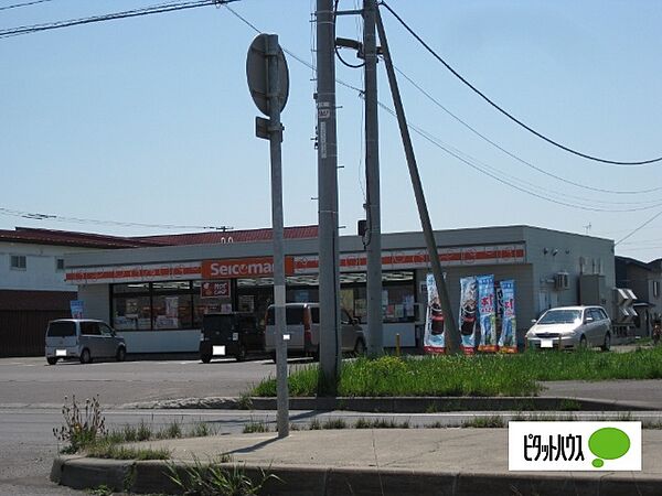 コンビニ「セイコーマート滝川滝の川店まで1060m」
