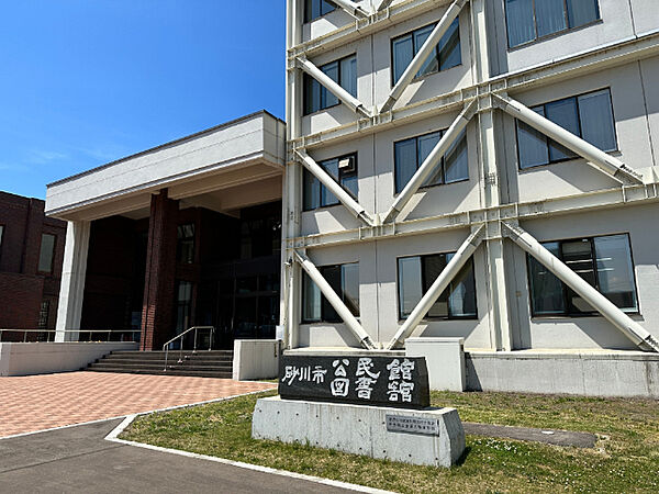 図書館「砂川市図書館まで2572m」
