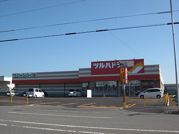 ドラックストア 「ツルハドラッグ砂川吉野店まで692m」