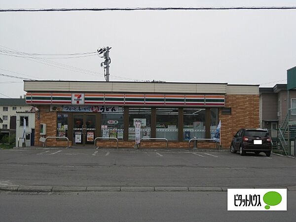 コンビニ「セブンイレブン滝川栄町1丁目店まで206m」