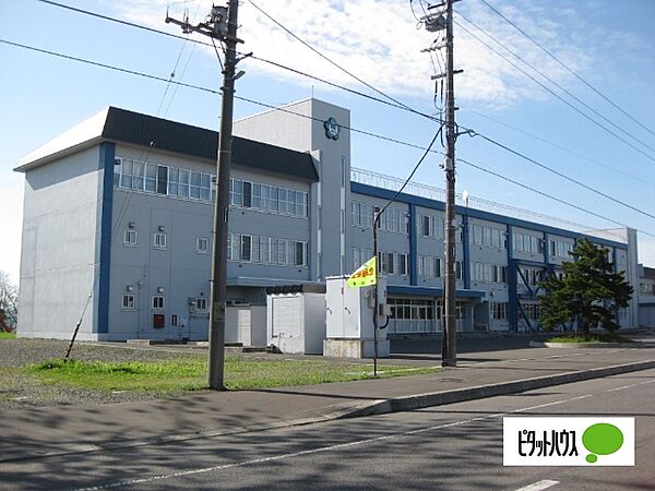 小学校「砂川市立砂川小学校まで759m」