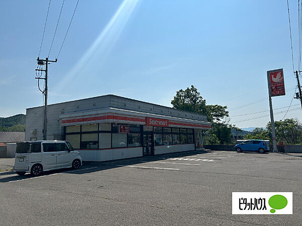 コンビニ「セイコーマート歌志内店まで340m」