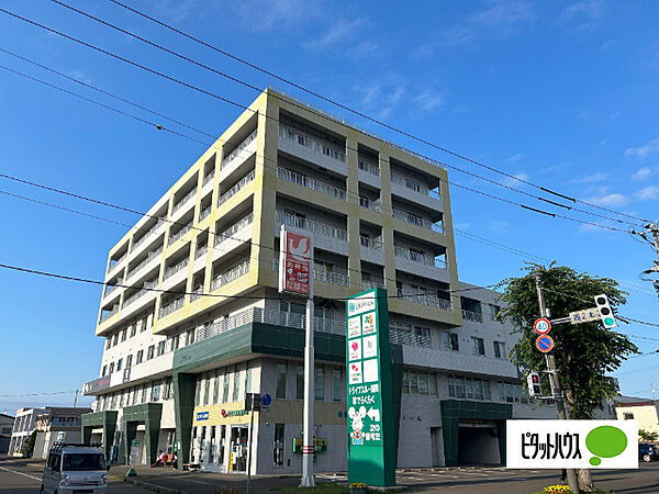 複合モール「SUNAGAWAエヌタワービルまで2211m」