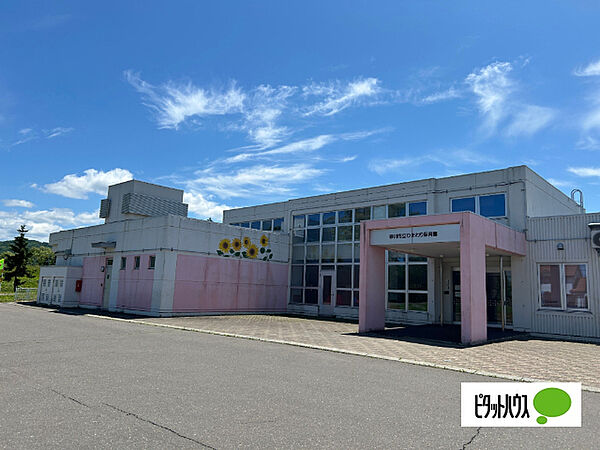 幼稚園、保育園「砂川市立ひまわり保育園まで880m」