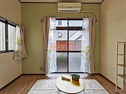 シャレー下北 102 1階ワンルームのリビング/ダイニング