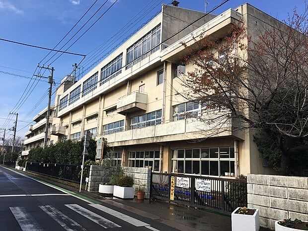 新宿小学校