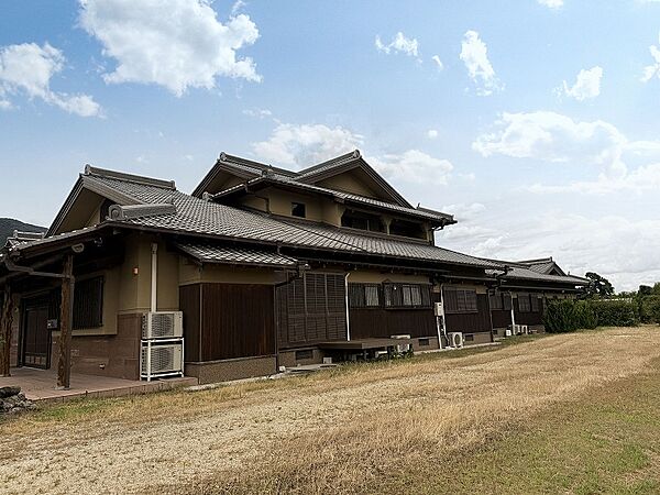 建物東側です