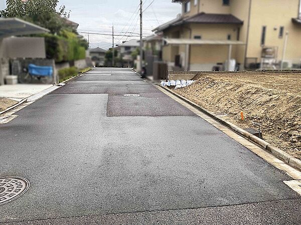 前面道路の幅員は約6mです