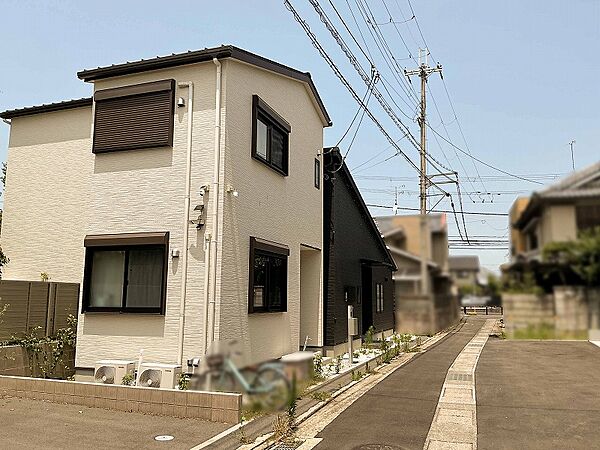 前面道路の幅員は約4mです。
