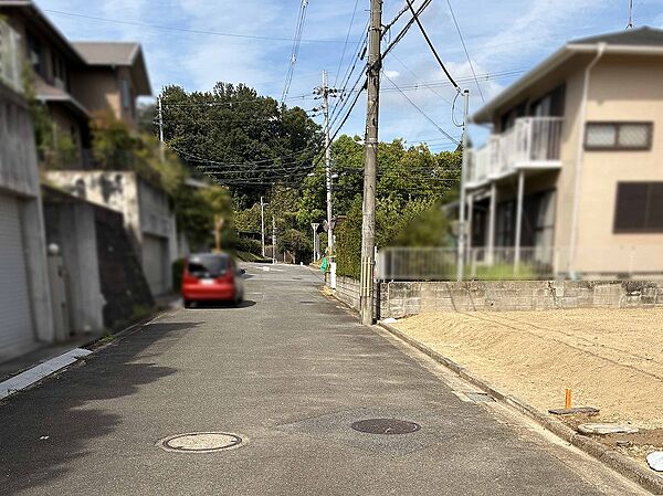 前面道路の幅員は約6mです