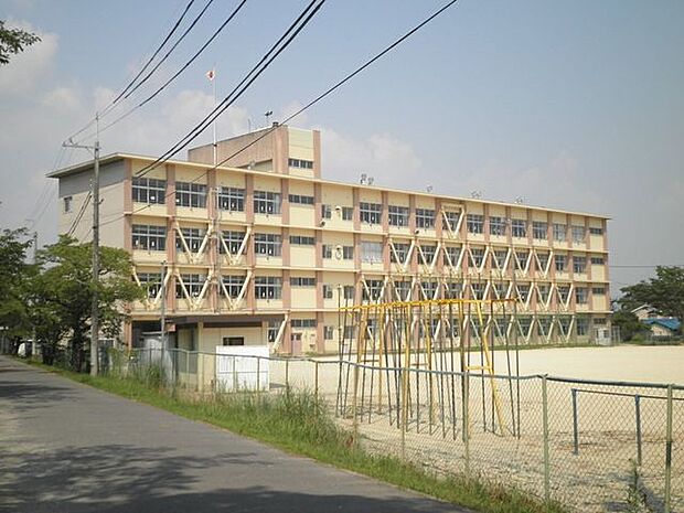 南郷小学校 945m