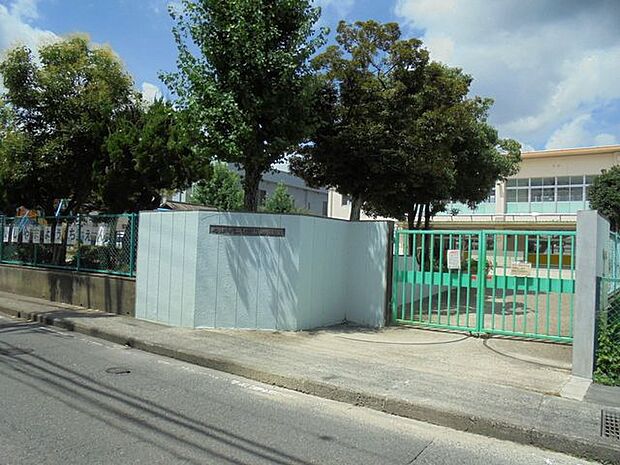 石山幼稚園 590m