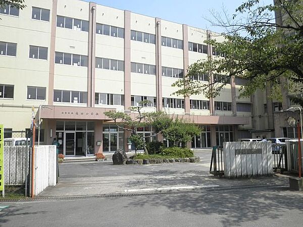 南郷小学校 820m