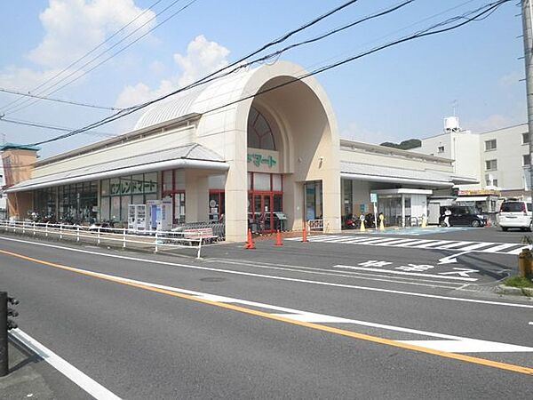 フレンドマート南郷店（改装中） 1240m