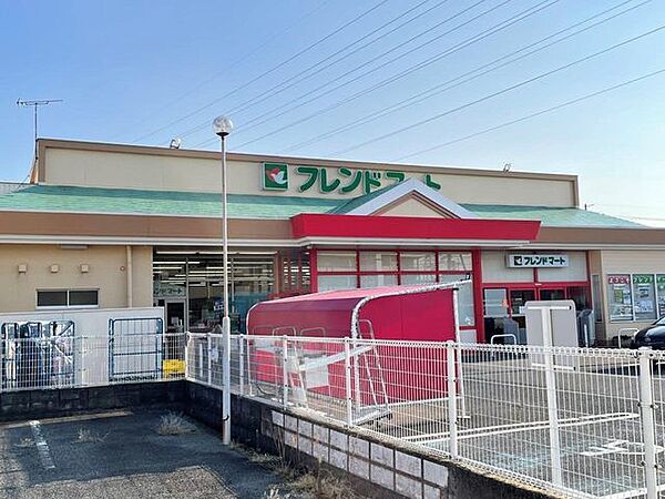 フレンドマート中主店 100m