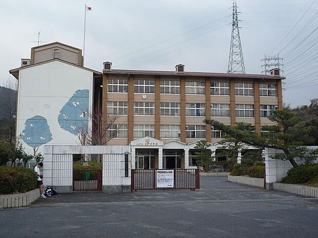 南郷中学校 705m