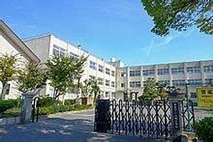 治田小学校 1300m
