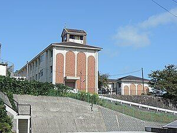 雄琴小学校 1900m