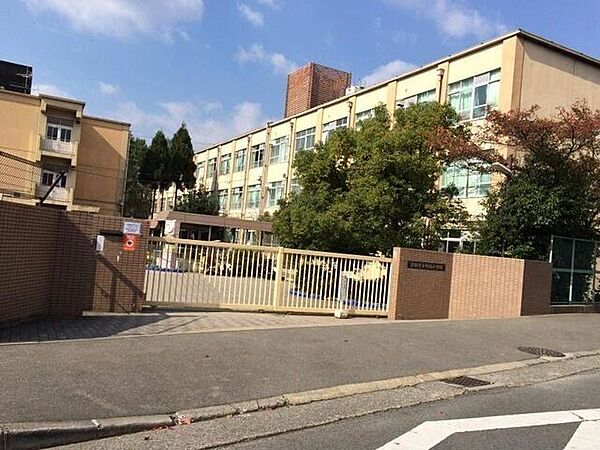 明徳小学校 550m