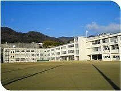 志賀小学校 1300m