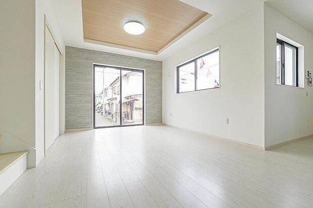 南側道路のため、日中はしっかりと陽光が差し込みます。