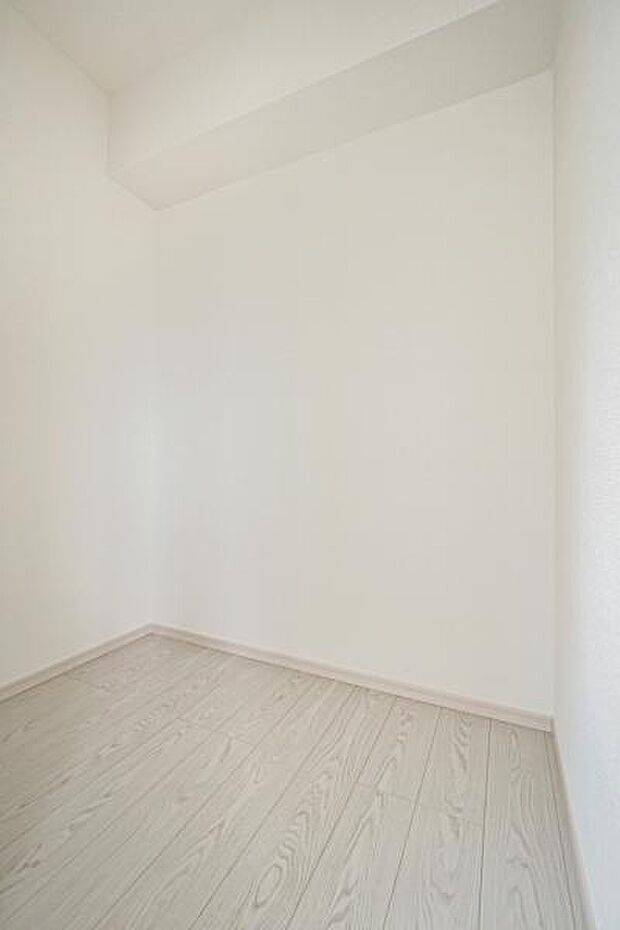 洋室-4／大容量収納可能なウォークインクローゼット