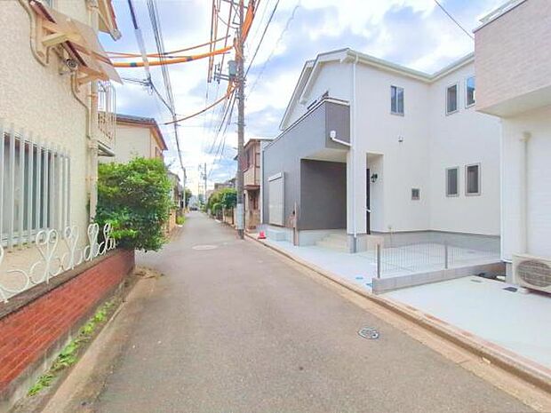 販売現地　前面道路