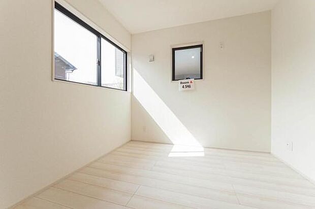 LDKに隣接する洋室。