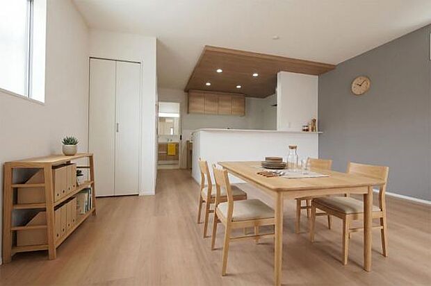 現地ご見学予約、資料請求などお気軽にお問い合わせください。(家具や小物類はCG加工しております)