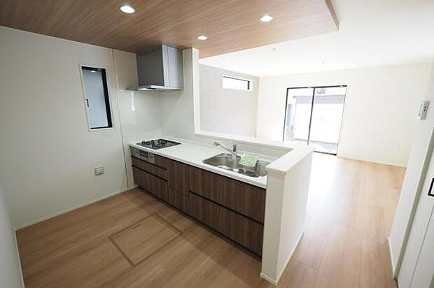 セミオープン仕様のシステムキッチン