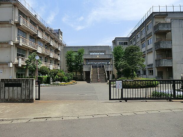 ふじみ野市立大井西中学校(566m)