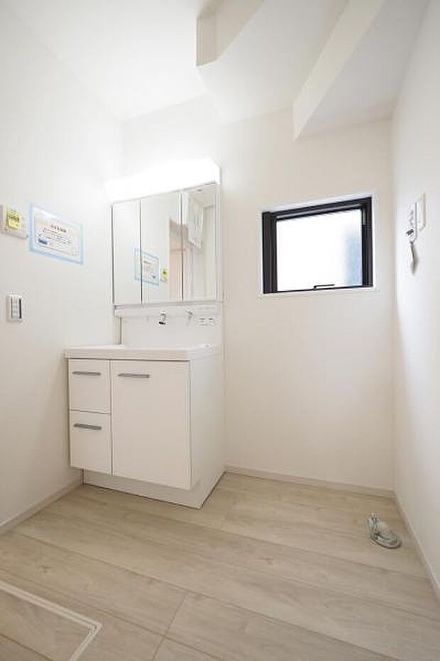 広々としたパウダールーム