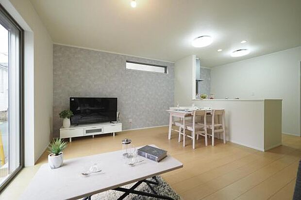 現地ご見学予約、資料請求などお気軽にお問い合わせください。