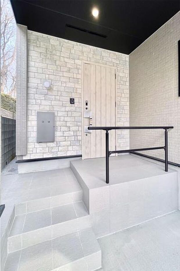 販売現地 玄関前