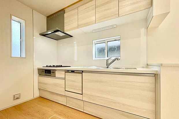 2面採光のキッチン