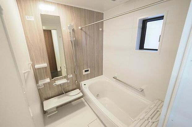 【バスルーム】 ●ゆとりのある1坪バスルーム