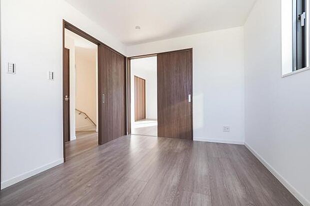 【洋室/6.0帖】 ●2面採光で明るい洋室