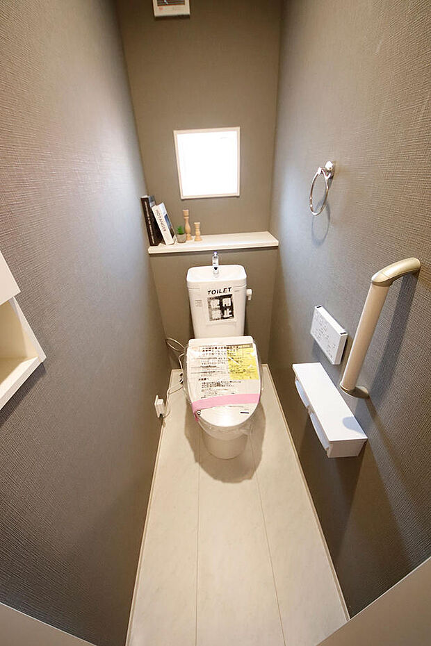 落ち着ける色合いのトイレ(販売 24号棟)