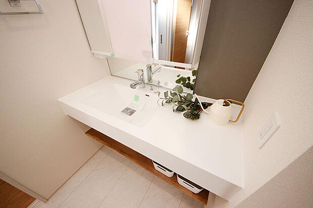 カウンターが広く使いやすい洗面台(販売 24号棟)